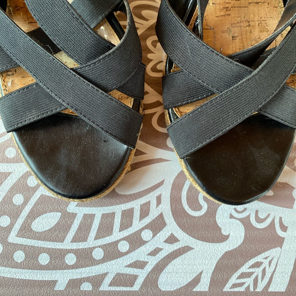 Black wedge with woven side